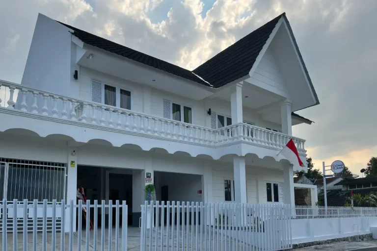 Rumah lama di Salatiga setelah direnovasi menjadi kos dua lantai